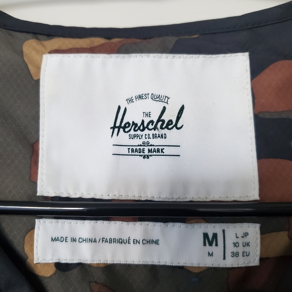 HERSCHEL Sonic Quilted Vest - Dark Olive (M) - Picture 9 of 9